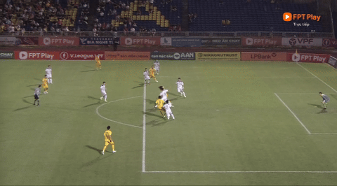 Hà Nội ngược dòng trước SLNA nhờ bàn thắng phút 100 ảnh 15 Hà Nội ngược dòng trước SLNA nhờ bàn thắng phút 100 ảnh 15