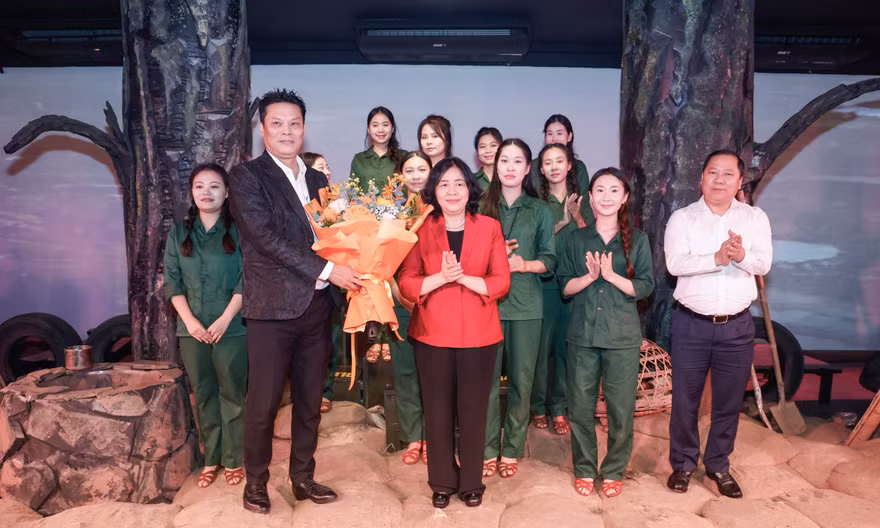 Chủ tịch Ủy ban Trung ương MTTQ Việt Nam Bùi Thị Minh Hoài dự chương trình 'Huyền thoại tuổi thanh xuân'