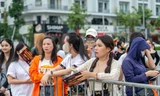 Người dân xếp hàng từ sớm chờ đêm diễn Hạ Long concert 2025