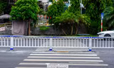 Kỳ lạ dựng hàng rào sắt giữa đường để làm dải phân cách ở Quảng Ninh