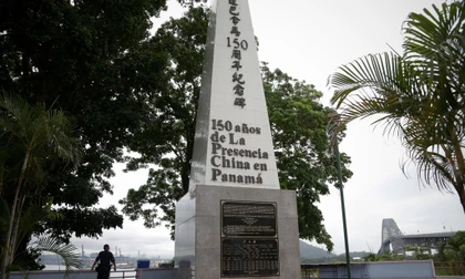 Trung Quốc nổi giận khi tượng đài người Hoa ở Panama bị phá dỡ