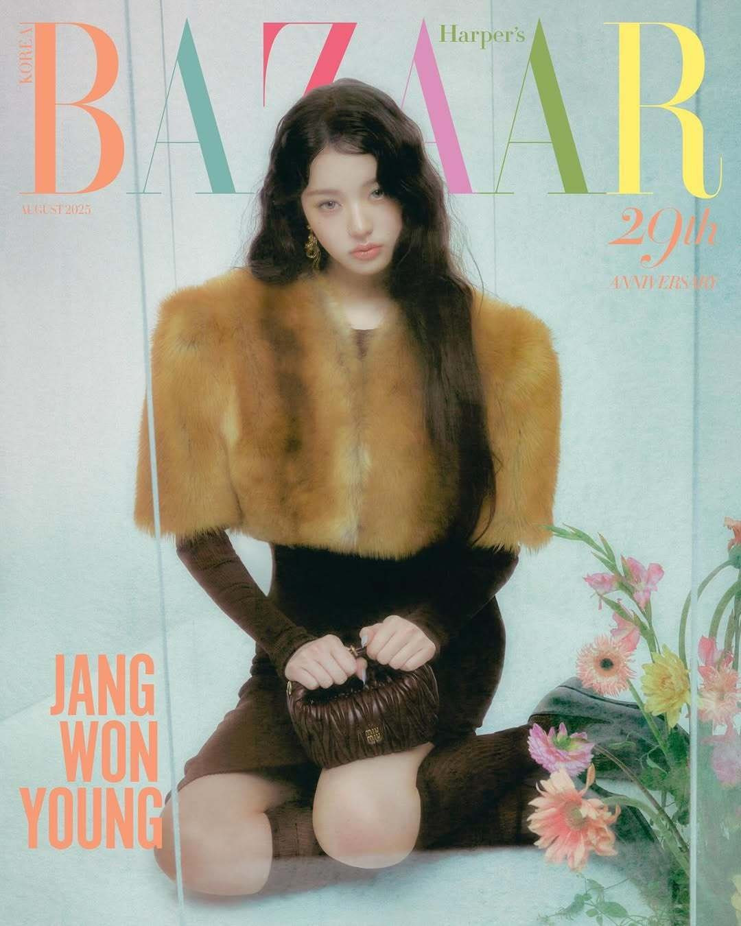 Sở hữu đường nét khuôn mặt hoàn hảo, làn da mịn màng không tì vết, Wonyoung đã thể hiện sức hút vừa đáng yêu, vừa sang trọng trong từng bức ảnh. 517329993-1156480322905166-7365980288718923675-n.jpg