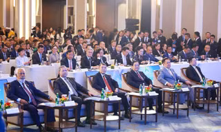 Thủ tướng Lê Minh Hưng cùng Thủ tướng Lào Sonexay Siphandone, Thủ tướng Campuchia Hun Manet, Thủ tướng Thái Lan Anutin Charnvirakul và Thủ tướng Timor-Leste Kay Rala Xanana Gusmão tham dự Phiên khai mạc Diễn đàn Tương lai ASEAN lần thứ ba. Ảnh: TTXVN.