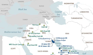 Khói bốc lên từ hiện trường vụ tấn công tên lửa của Iran vào trụ sở Hạm đội 5 Hải quân Mỹ tại Bahrain, ngày 28/2/2026. Ảnh: Getty Images.