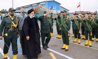 Hình ảnh cố Tổng thống Iran Ebrahim Raisi (thứ 3 từ trái) đến thăm căn cứ hải quân của Lực lượng Vệ binh Cách mạng Iran (IRGC) tại Bandar Abbas, miền nam Iran, được công bố vào ngày 2/2024. Ảnh: Văn phòng Tổng thống Iran.