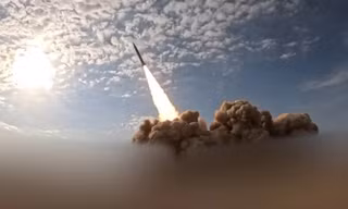 Những ngày qua, Iran tiếp tục phóng UAV và tên lửa Iran nhằm vào Israel và các căn cứ của Mỹ tại UAE và Kuwait. Ảnh: IRIB.