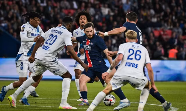 Auxerre vs PSG.