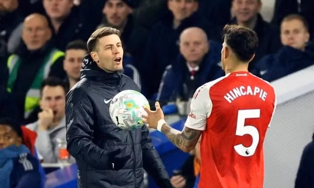 HLV Brighton gọi chiến thuật của Arsenal là 'Phản bóng đá'.