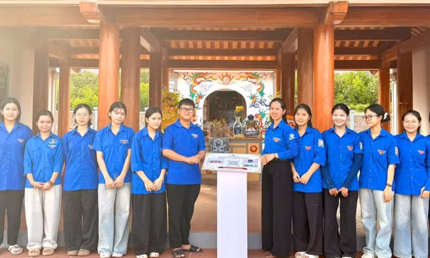 Một địa điểm di tích lịch sử được thiết kế bảng mã QR để người dân và du khách dễ dàng tra cứu thông tin.