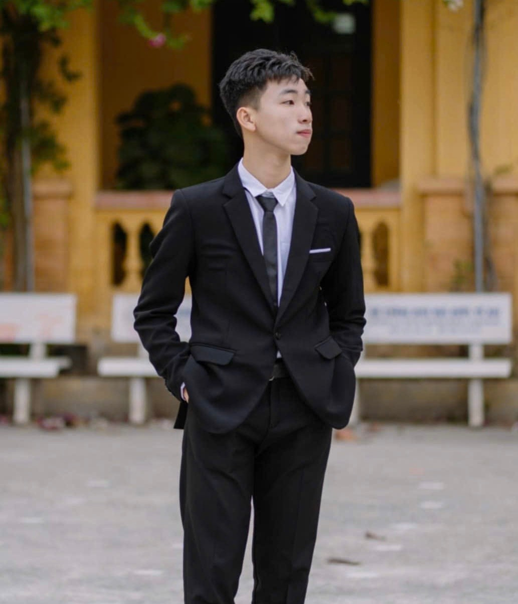 Thanh Tuấn dành thời gian tham khảo để đưa ra quyết định cuối cùng về ngành và trường. anh-3-7.jpg
