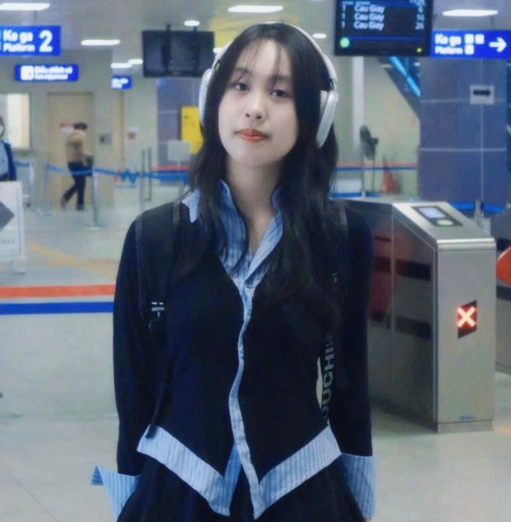 Minh Hương bị ấn tượng với hiệu ứng thị giác mạnh của phim. anh-1-10.jpg