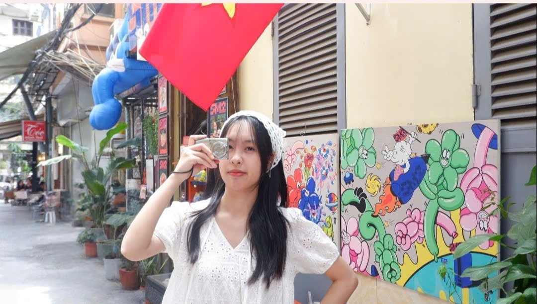 Minh Hương có thể dành nhiều thời gian dạo phố mùa thu. anh-2-bai.jpg