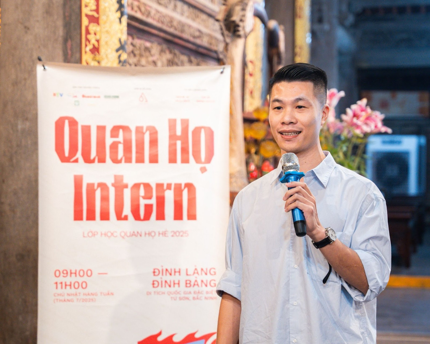 Anh Tuấn chia sẻ trước lớp học, mang văn hóa vào đời sống qua trải nghiệm thực tế.