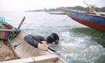 Nhọc nhằn mưu sinh dưới đáy sông Nhật Lệ 