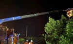 Điện lực Quảng Trị xuyên đêm khắc phục hậu quả bão số 10 