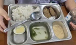 Yêu cầu kiểm điểm vụ bữa ăn ‘đạm bạc’ của học sinh gây xôn xao dư luận 