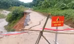 Đường vào bản Sa Ná ở Thanh Hóa sạt lở nghiêm trọng