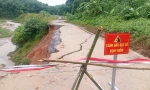 Đường vào bản Sa Ná ở Thanh Hóa sạt lở nghiêm trọng