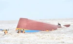 Trục vớt tàu cá gặp nạn ở Quảng Trị để tìm kiếm 9 thuyền viên mất tích 