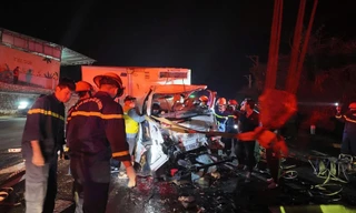 Hai xe tải tông trực diện trên quốc lộ, hai người tử vong