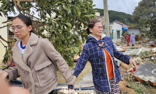 Xót xa cảnh tan hoang sau mưa lũ ở Lâm Đồng, nhiều hộ chỉ còn trơ lại nền nhà