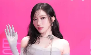 Dàn em xinh mặc táo bạo đổ bộ thảm hồng chung kết