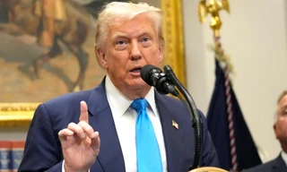 Giá vàng và cổ phiếu đồng loạt lao dốc giữa bất ổn 'thuế quan ông Trump'