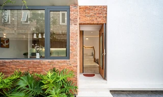 Nhà phố 300m2 lấy cảm hứng từ gạch đỏ