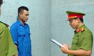 Cơ quan chức năng đọc lệnh khởi tố, bắt tạm giam Nguyễn Ngọc Quang.