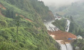 Lào Cai công bố tình huống khẩn cấp về sạt lở tại trạm thu phí BOT Lào Cai - Sa Pa