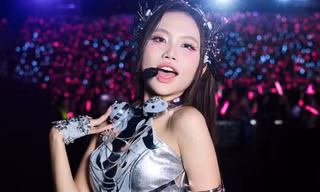 Hàng chục nghìn khán giả vỡ òa cùng 30 Em xinh