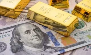 Vàng trượt giá, USD tăng mạnh sau quyết định của Fed
