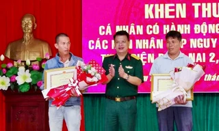 Lao thuyền vào dòng lũ dữ, hai người đàn ông cứu sống 3 mạng người giữa hồ thủy điện