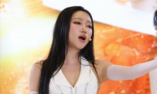 Em xinh Orange sau cơn sốt cùng Phương Mỹ Chi