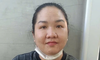 Cầm tại cơ quan công an.