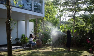 Ngôi nhà với 2 khu vườn trước sau xanh mát