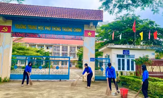 Bạn trẻ Lâm Đồng xuống đường vì môi trường xanh