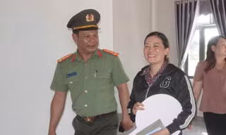 Lâm Đồng bàn giao căn nhà đầu tiên trong 'Chiến dịch Quang Trung' cho người dân 