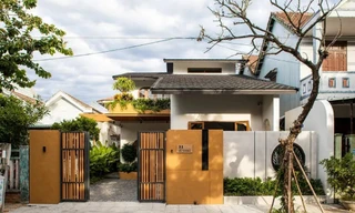 Nhà trên diện tích 220m2 với sân vườn, vườn rau ngay trong sân