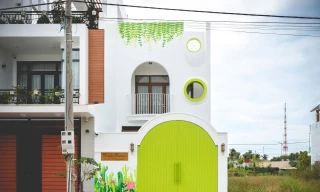 Ngôi nhà nổi bật với màu xanh lá