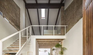 Nhà ống mở rộng công năng lên 100m2 nhờ gác lửng