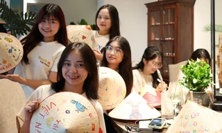 Cafe vẽ nón lá - Điểm hẹn văn hóa mới của giới trẻ cận kề ngày Đại lễ