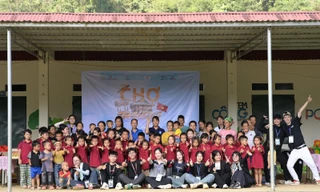 Nhóm sinh viên cùng hành trình mang yêu thương lên bản cao qua 'phiên chợ 0 đồng'