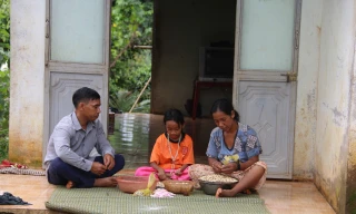 Chuyện người 'gánh nợ' cho dân, giúp làng thoát nghèo