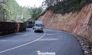 Đèo Mimosa sau khi thông xe qua đường tạm