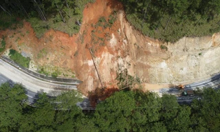 Điểm sạt lở trên đèo Prenn trưa 4/12.