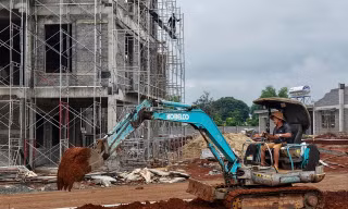 Tăng tốc '3 ca, 4 kíp' thi công trường nội trú biên giới