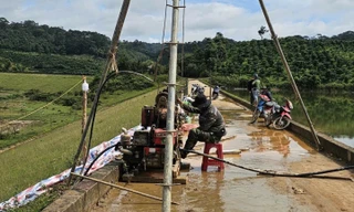Bơm hoá chất chống thấm cứu hồ chứa bị nứt thân đập ở Lâm Đồng