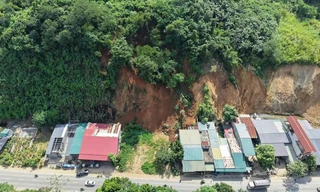 Xuất hiện vết sạt lớn ở Lào Cai, di dời dân khỏi vùng nguy hiểm