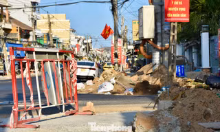 Dự án gần 100 tỷ đồng thi công cầm chừng, dân khổ vì bụi